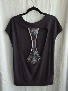 Lululemon If You're Lucky Short Sleeve Tee in Naval Blue - Size 8 (?)